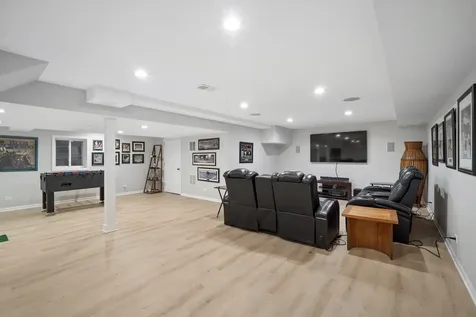 4220 Terri Lyn Lane Northbrook IL 60062