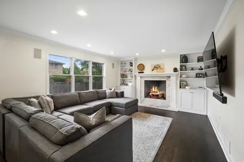 4220 Terri Lyn Lane Northbrook IL 60062