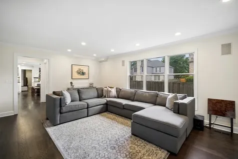 4220 Terri Lyn Lane Northbrook IL 60062
