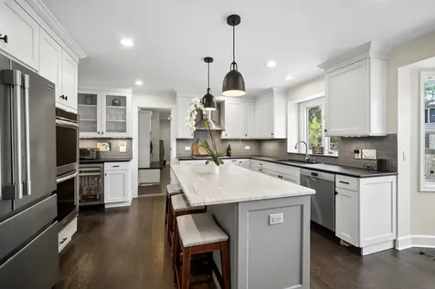 4220 Terri Lyn Lane Northbrook IL 60062