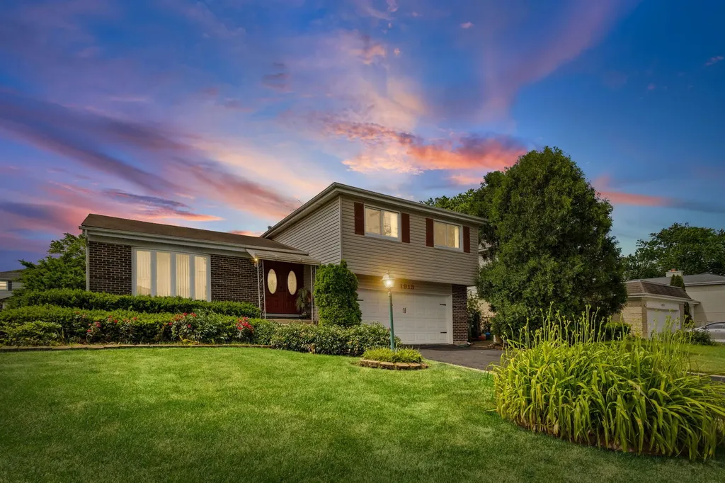 1913 East Seminole Lane Mount Prospect IL 60056