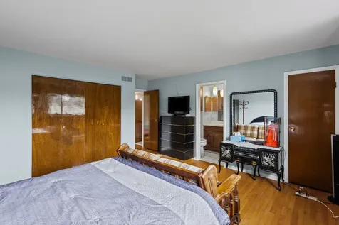 1913 East Seminole Lane Mount Prospect IL 60056