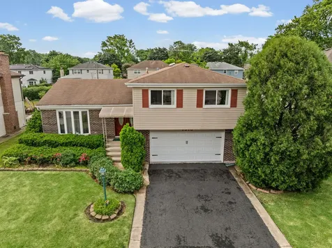 1913 East Seminole Lane Mount Prospect IL 60056