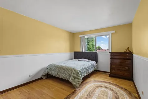 1913 East Seminole Lane Mount Prospect IL 60056