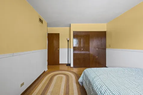 1913 East Seminole Lane Mount Prospect IL 60056