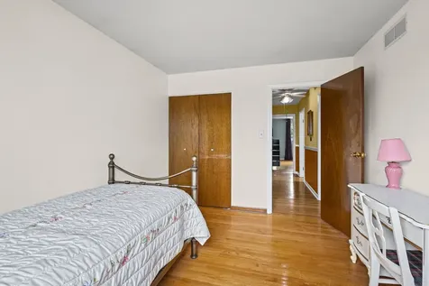 1913 East Seminole Lane Mount Prospect IL 60056