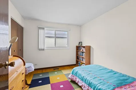 1913 East Seminole Lane Mount Prospect IL 60056