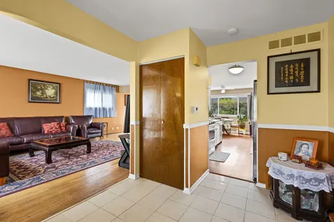 1913 East Seminole Lane Mount Prospect IL 60056