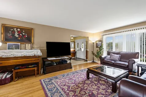 1913 East Seminole Lane Mount Prospect IL 60056