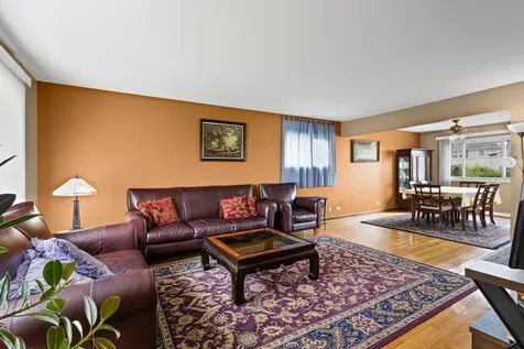 1913 East Seminole Lane Mount Prospect IL 60056