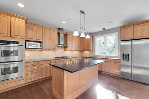 141 Walnut Street Libertyville IL 60048