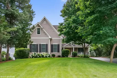 141 Walnut Street Libertyville IL 60048