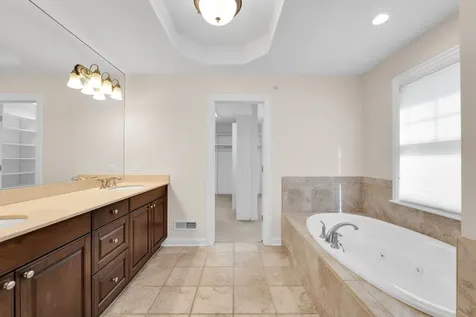 141 Walnut Street Libertyville IL 60048