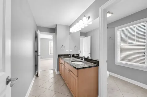 141 Walnut Street Libertyville IL 60048