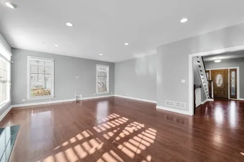 141 Walnut Street Libertyville IL 60048