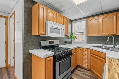 526 31ST Street Rock Island IL 61201