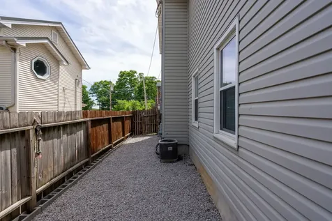 526 31ST Street Rock Island IL 61201