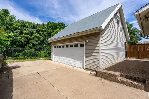 526 31ST Street Rock Island IL 61201