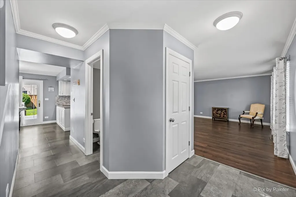 1288 Crystal Shore Drive Carol Stream IL 60188