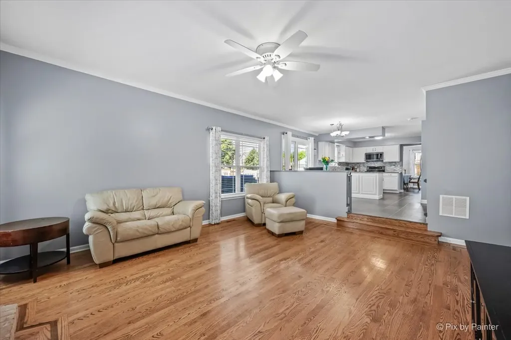 1288 Crystal Shore Drive Carol Stream IL 60188