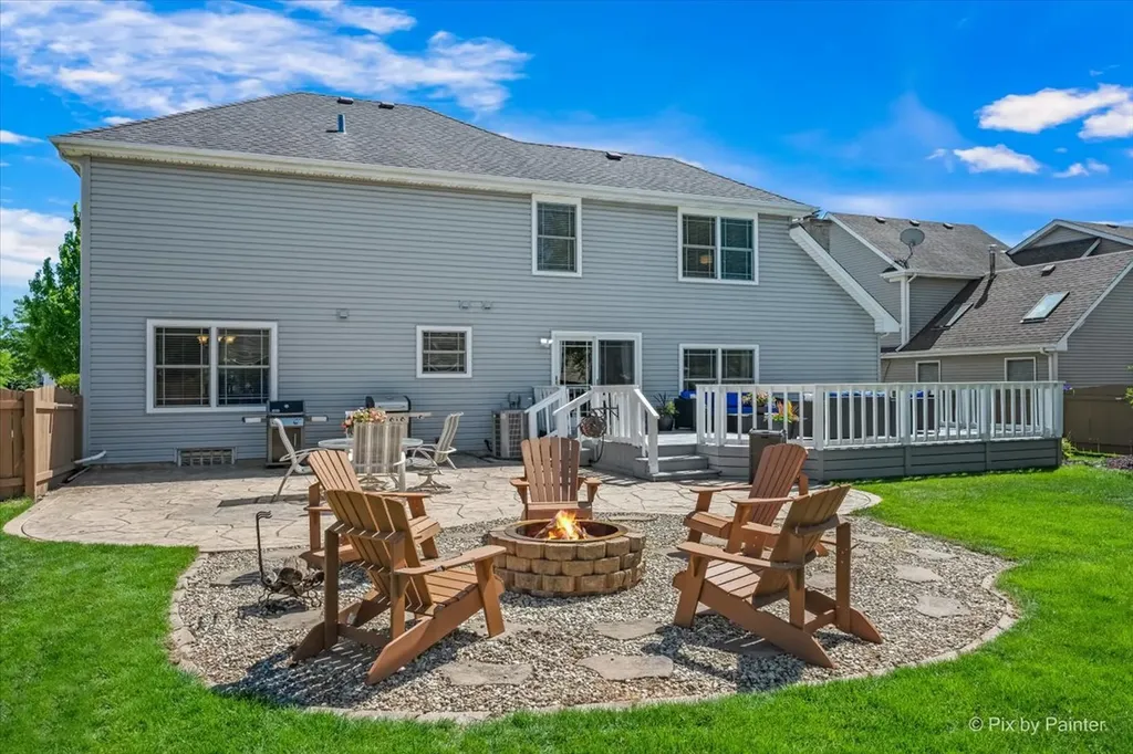 1288 Crystal Shore Drive Carol Stream IL 60188
