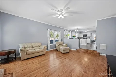 1288 Crystal Shore Drive Carol Stream IL 60188