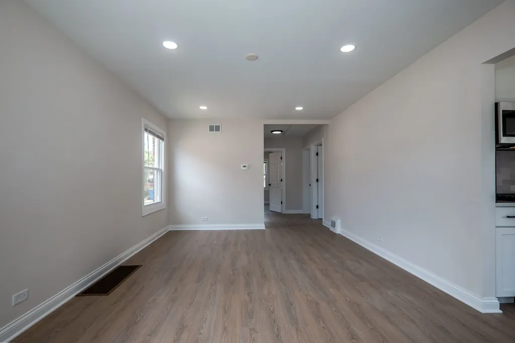 12915 South Parnell Avenue Chicago IL 60628