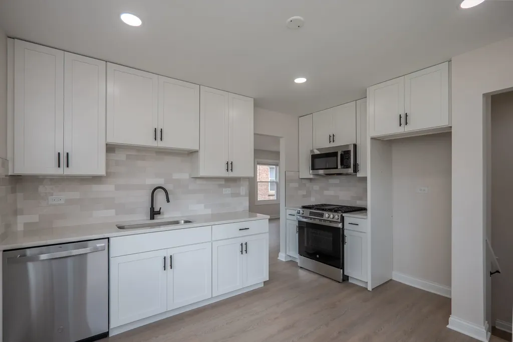 12915 South Parnell Avenue Chicago IL 60628