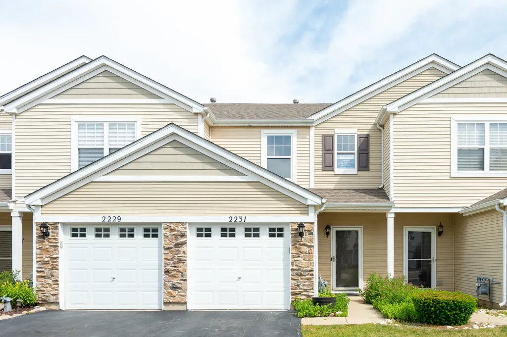 2231 Flagstone Lane Carpentersville IL 60110