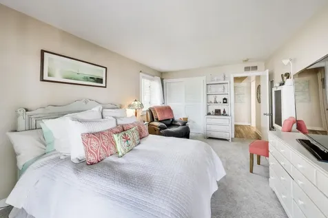 3923 East Lake Shore Drive Wonder Lake IL 60097