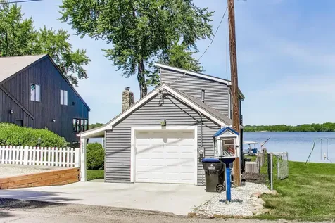 3923 East Lake Shore Drive Wonder Lake IL 60097