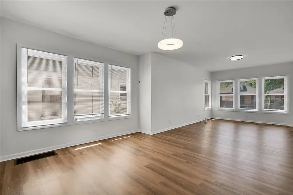 11741 South Wentworth Avenue Chicago IL 60628