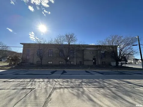 4329 8TH Avenue Rock Island IL 61201