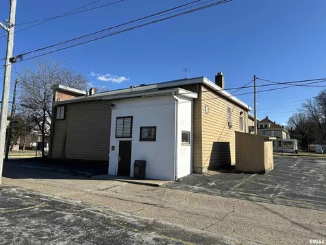 4329 8TH Avenue Rock Island IL 61201