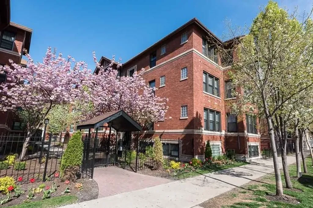 5024 North Winthrop Avenue Chicago IL 60640