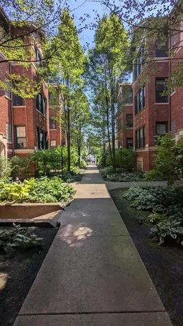 5024 North Winthrop Avenue Chicago IL 60640