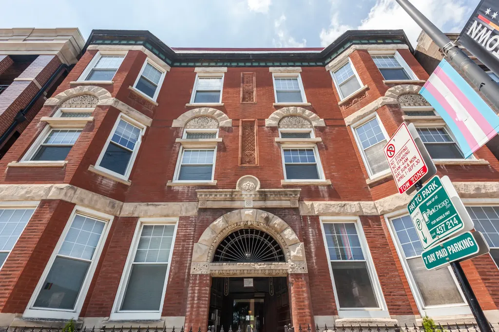 3414 North Halsted Street Chicago IL 60657