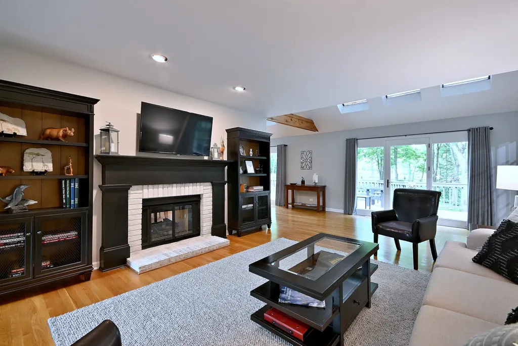 2S025 Twin Oaks Drive Wheaton IL 60189