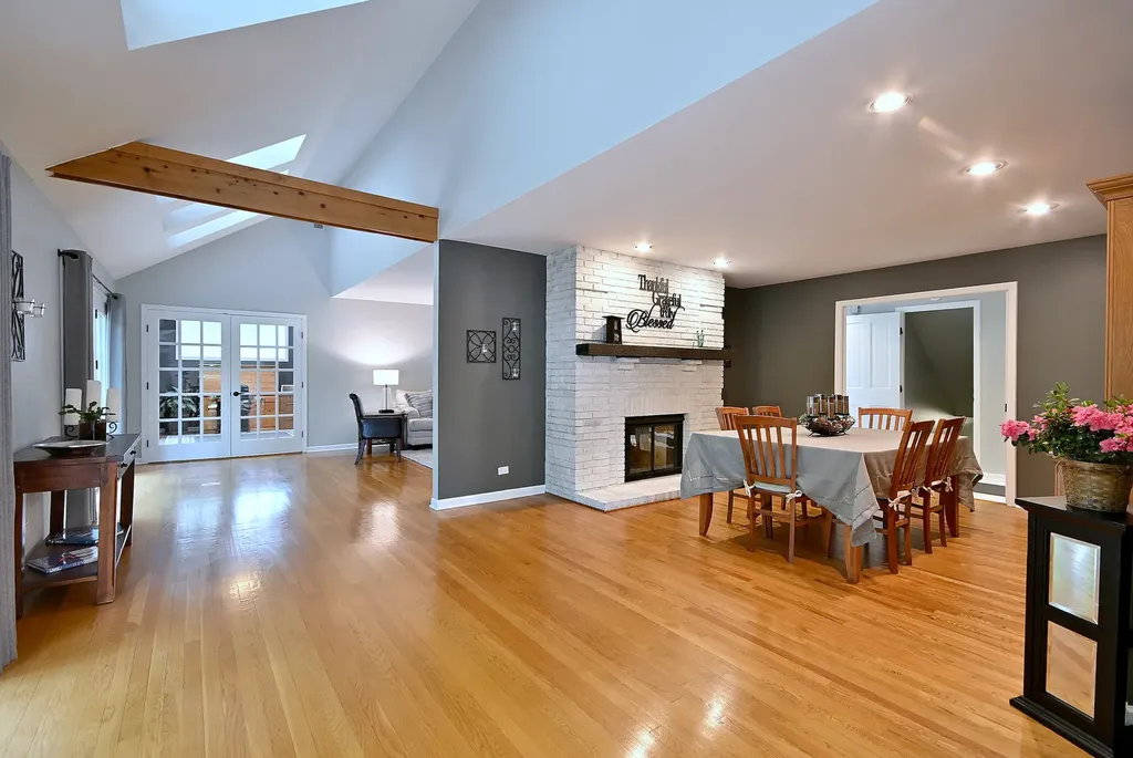 2S025 Twin Oaks Drive Wheaton IL 60189