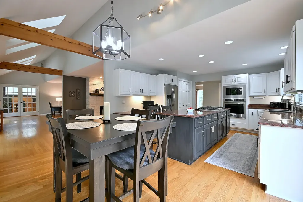 2S025 Twin Oaks Drive Wheaton IL 60189