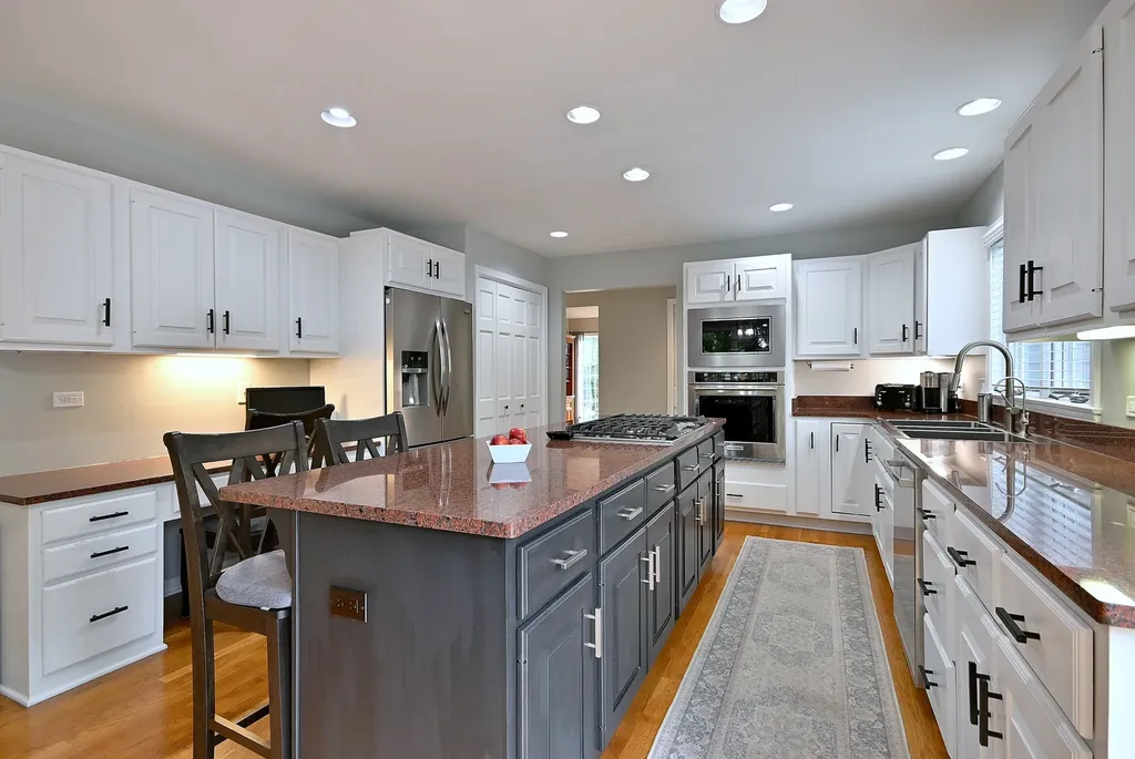 2S025 Twin Oaks Drive Wheaton IL 60189