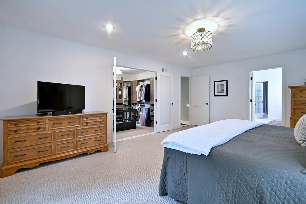 2S025 Twin Oaks Drive Wheaton IL 60189