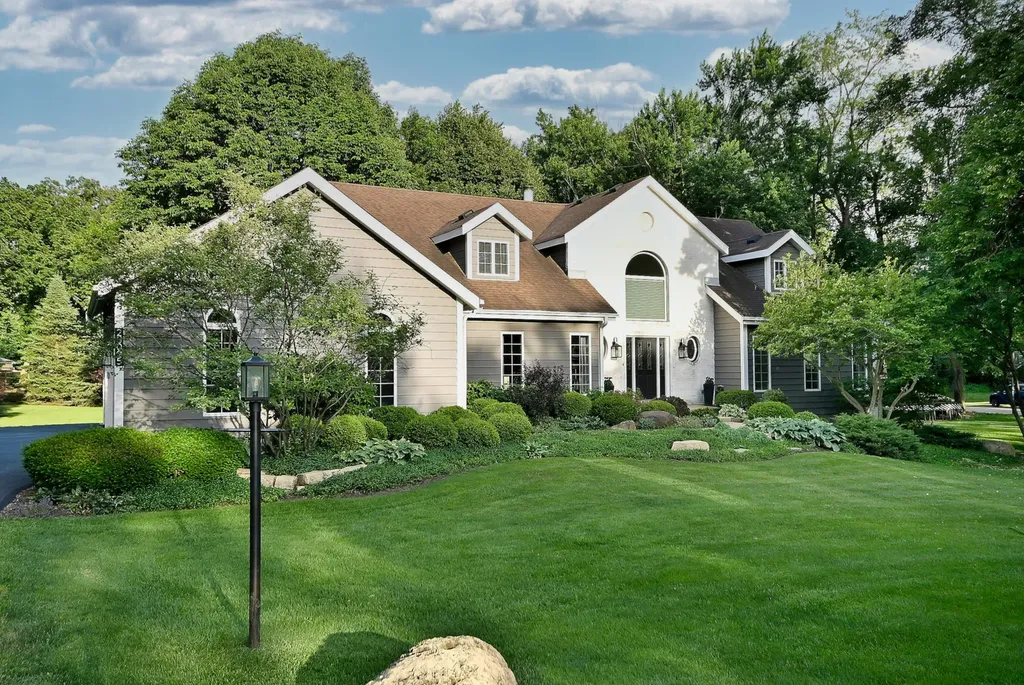2S025 Twin Oaks Drive Wheaton IL 60189