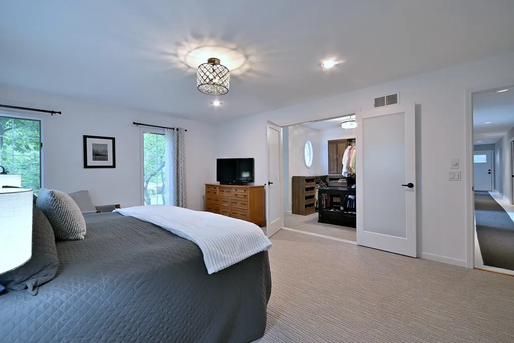 2S025 Twin Oaks Drive Wheaton IL 60189
