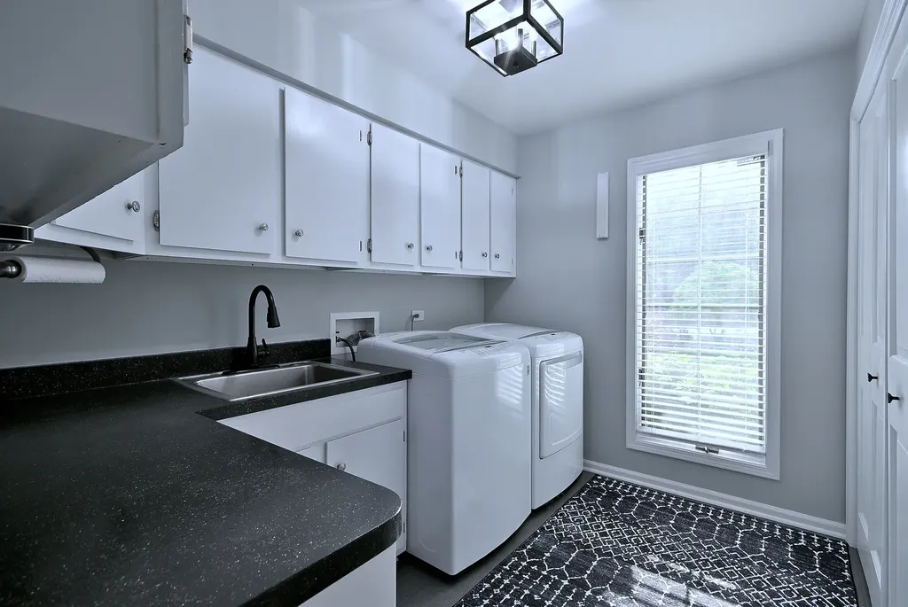 2S025 Twin Oaks Drive Wheaton IL 60189