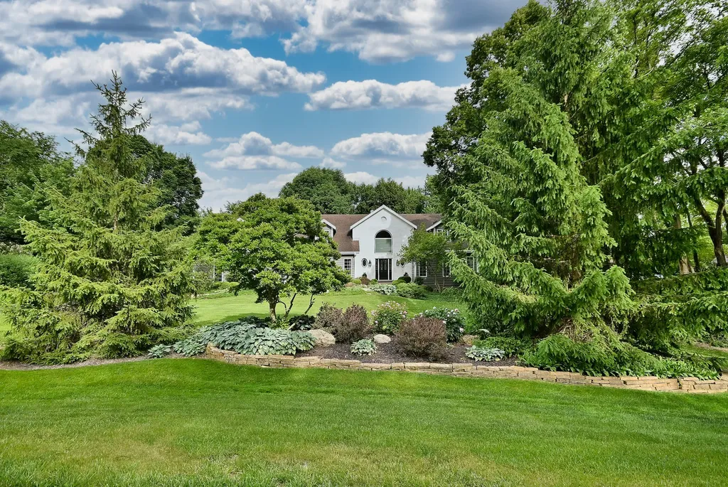 2S025 Twin Oaks Drive Wheaton IL 60189