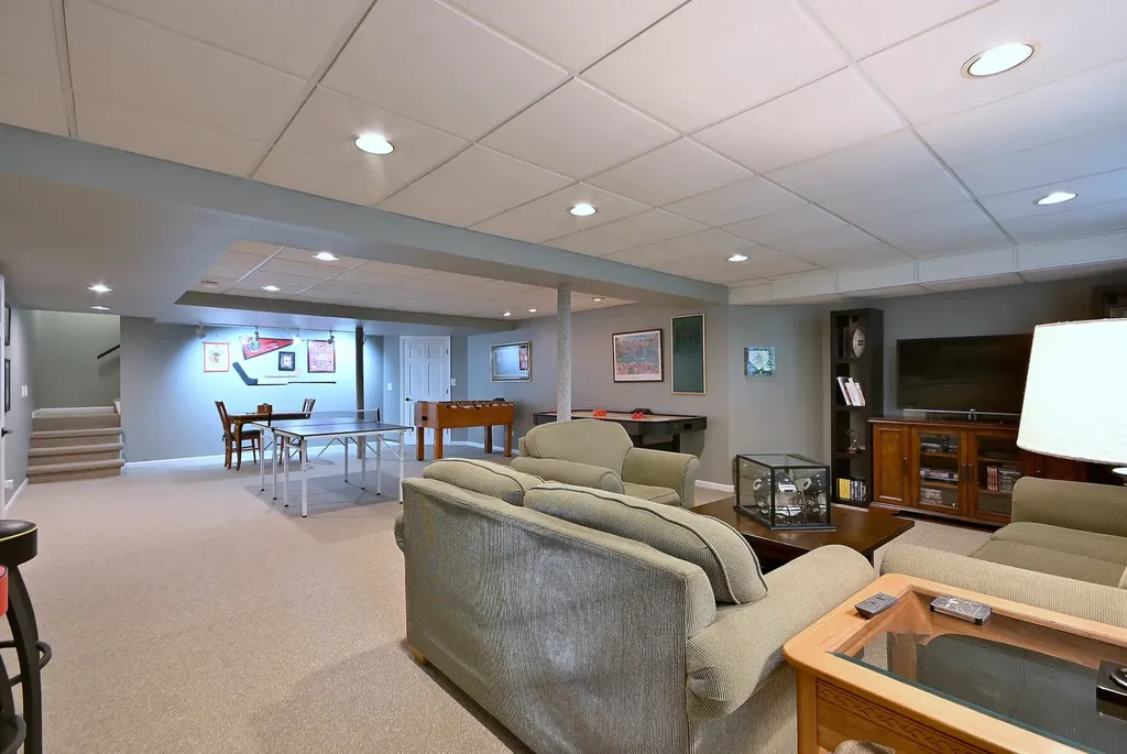 2S025 Twin Oaks Drive Wheaton IL 60189