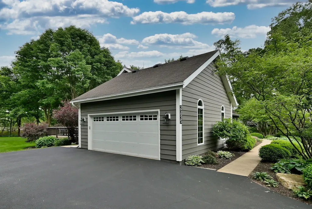 2S025 Twin Oaks Drive Wheaton IL 60189