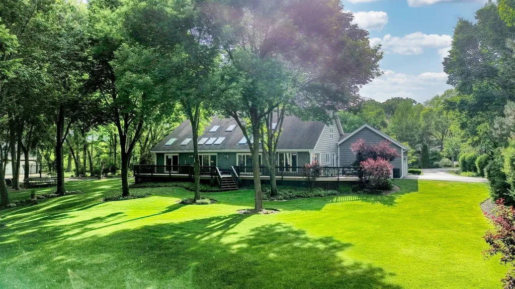 2S025 Twin Oaks Drive Wheaton IL 60189
