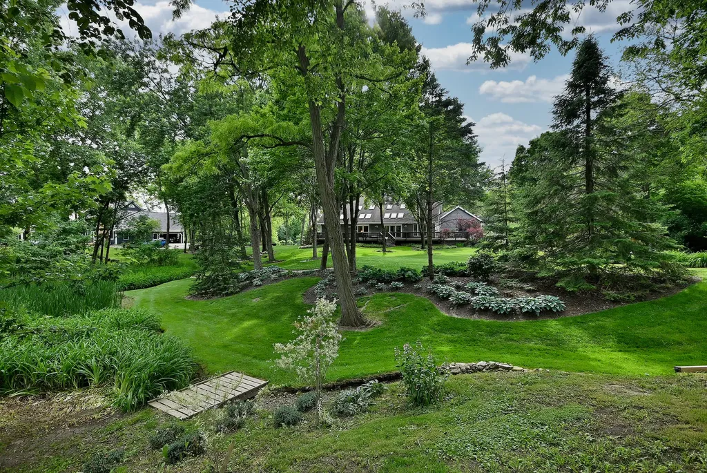 2S025 Twin Oaks Drive Wheaton IL 60189